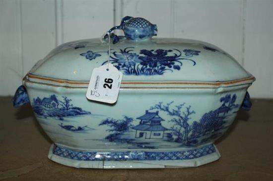 Chinese blue and white tureen(-)